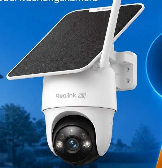 Reolink 4K Solar-Überwachungskamera mit Schwenk-Neige-Kopf, Solarpanel und WLAN-Antenne an einer Hauswand
