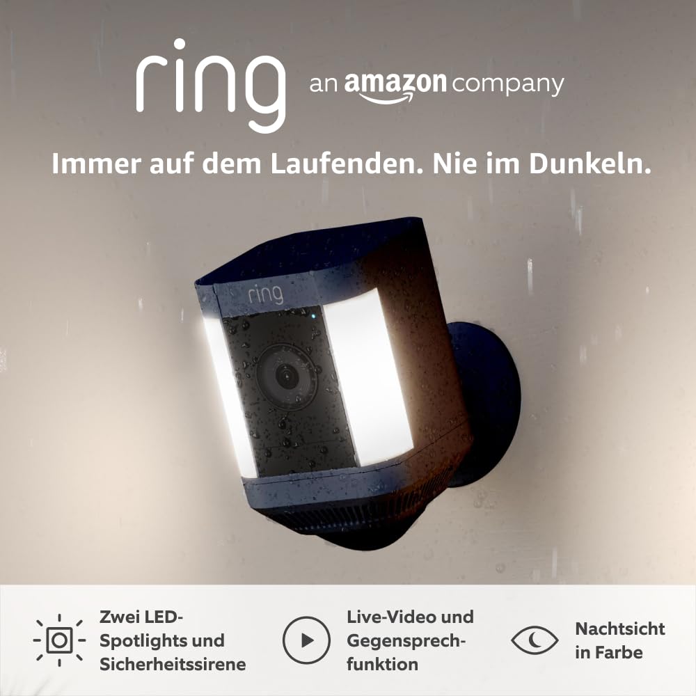 Ring Spotlight Cam Plus schwarz mit zwei LED-Scheinwerfern und Sicherheitssirene an Hauswand im Regen – Live-Video und Gegensprechfunktion, Nachtsicht in Farbe